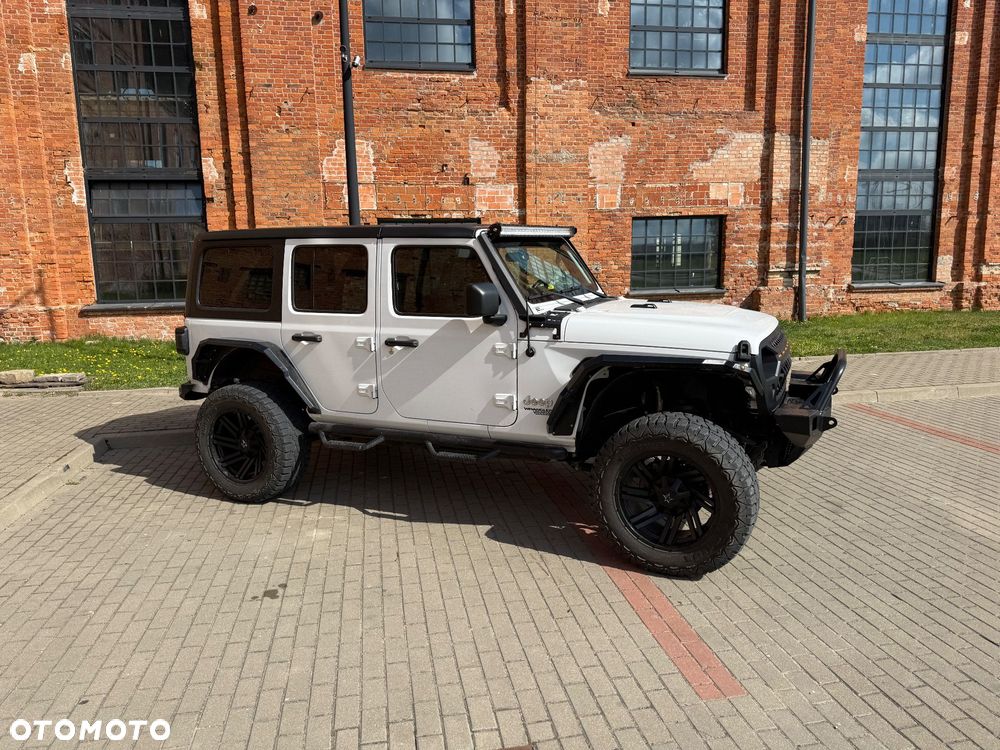 Jeep Wrangler - 12