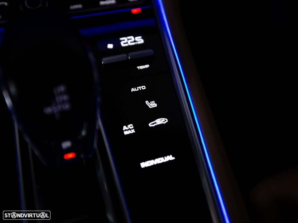 Porsche Panamera Sport Turismo - 38