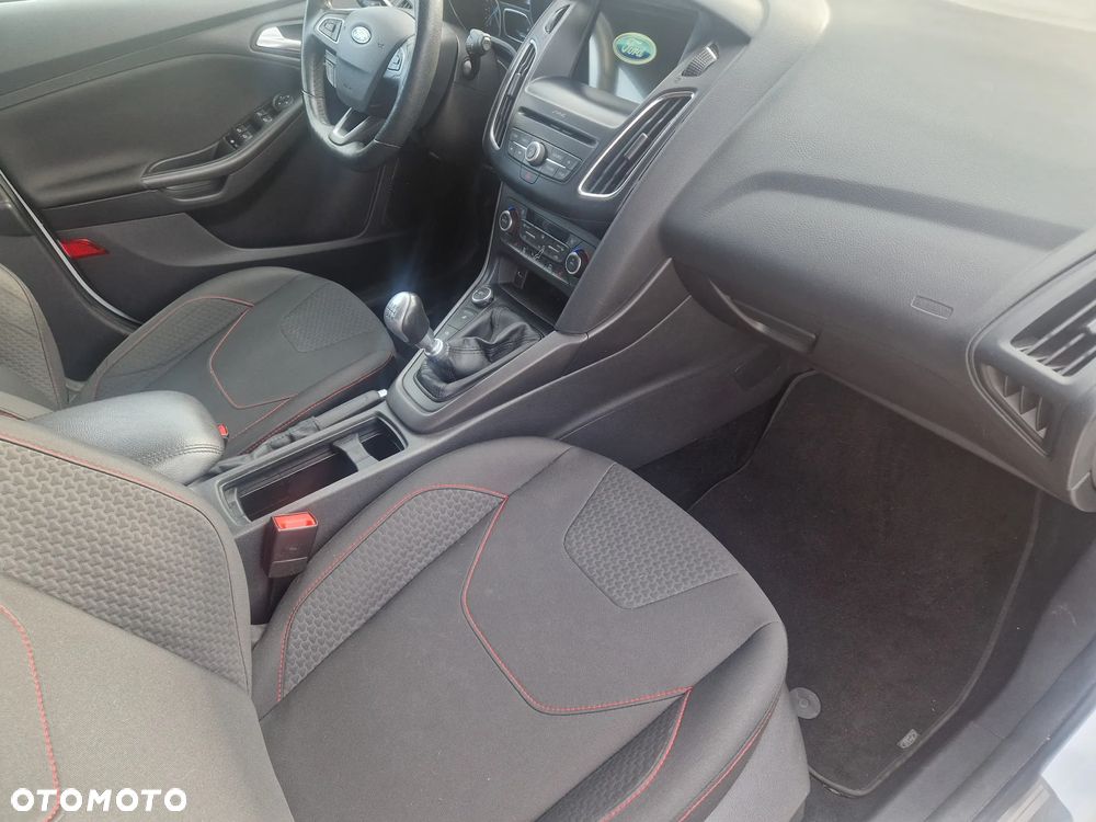Ford Focus 1.0 EcoBoost ST-Line - 9