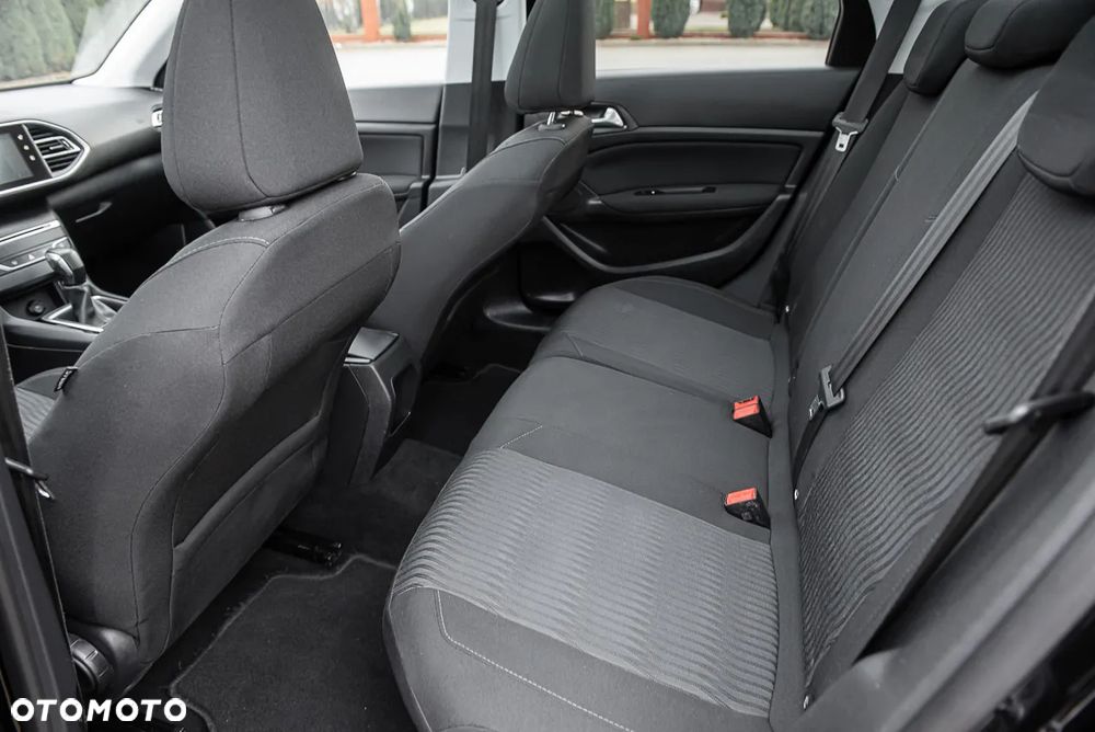 Peugeot 308 PureTech 130 GPF EAT8 Stop & Start Allure Pack - 23