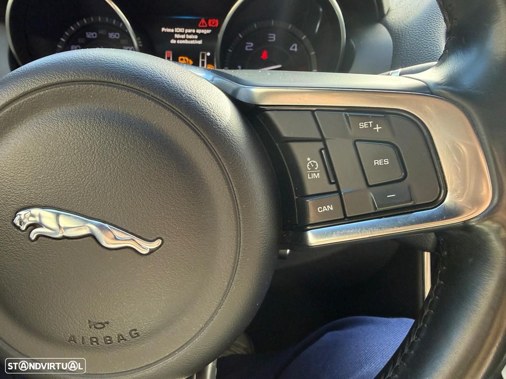 Jaguar XE - 18