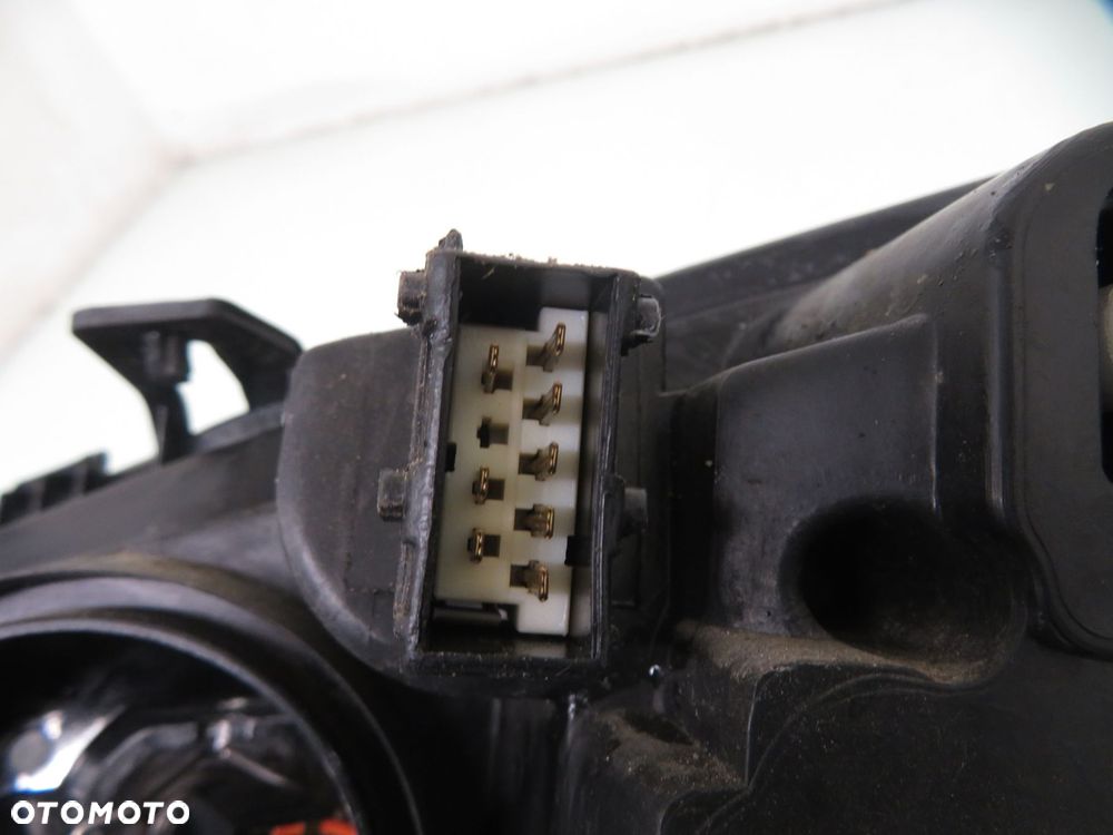 LAMPA PRAWA PRZEDNIA PEUGEOT 307 FL LIFT - 2