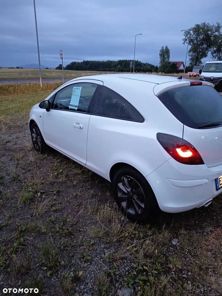 Opel Corsa 1.4 16V Cosmo - 4