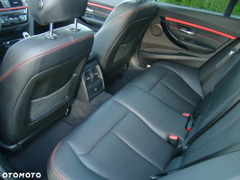 BMW Seria 3 320d xDrive Sport Line - 34