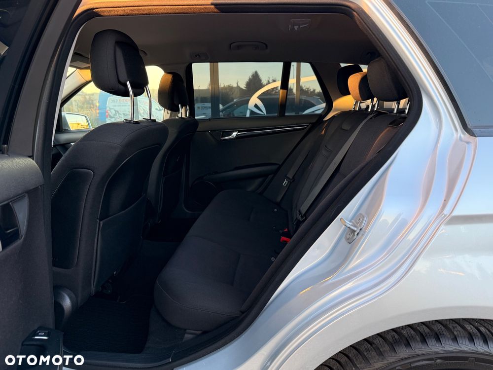 Mercedes-Benz Klasa C 220 CDI DPF Automatik Elegance - 23