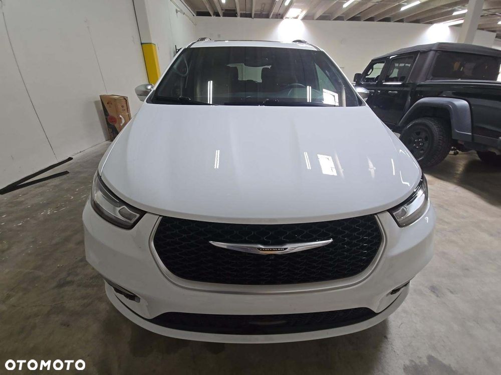 Chrysler Pacifica - 2