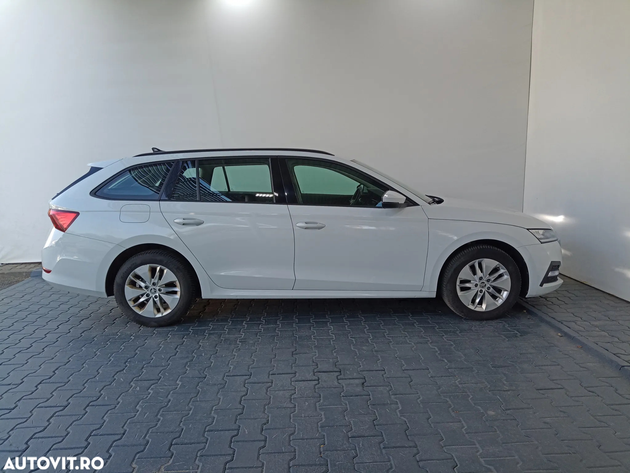 Skoda Octavia Combi 2.0 TDI DSG Ambition - 31
