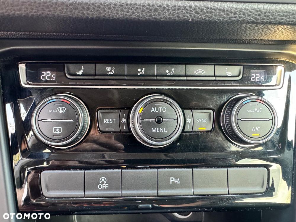Volkswagen Touran - 23