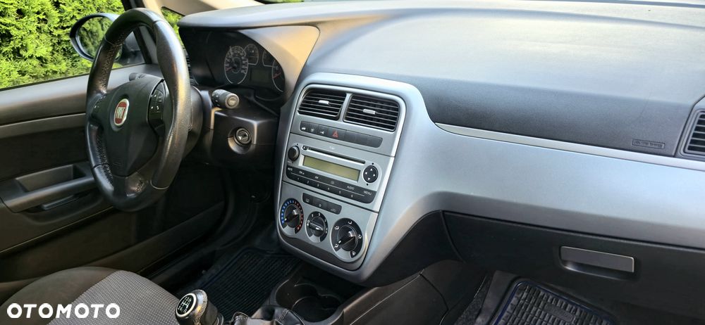 Fiat Grande Punto Actual 1.4 8V Estiva Blue&Me Euro5 - 16