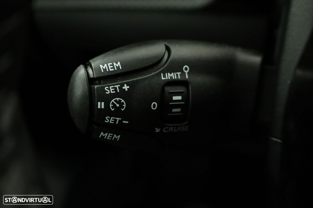 Peugeot e-208 51 kWh Allure - 17