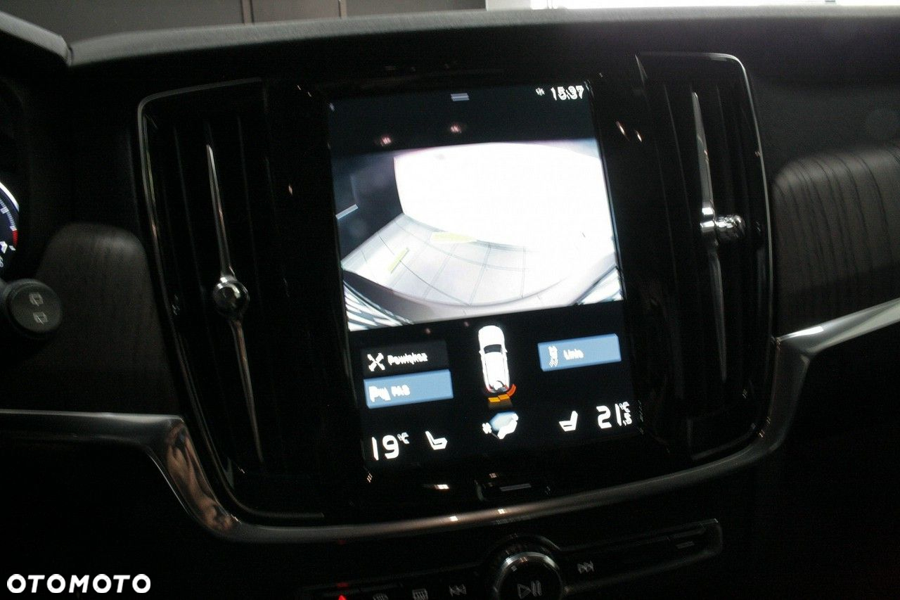 Volvo V90 Cross Country - 22