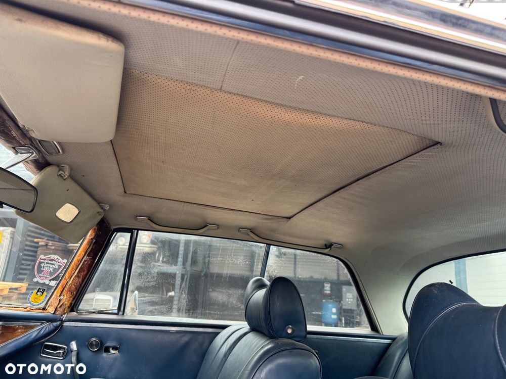 Mercedes-Benz 280 - 12