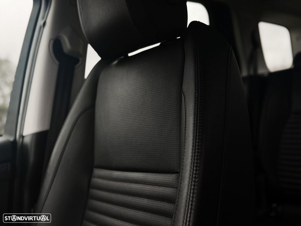 Land Rover Discovery Sport P300e Dynamic SE - 16