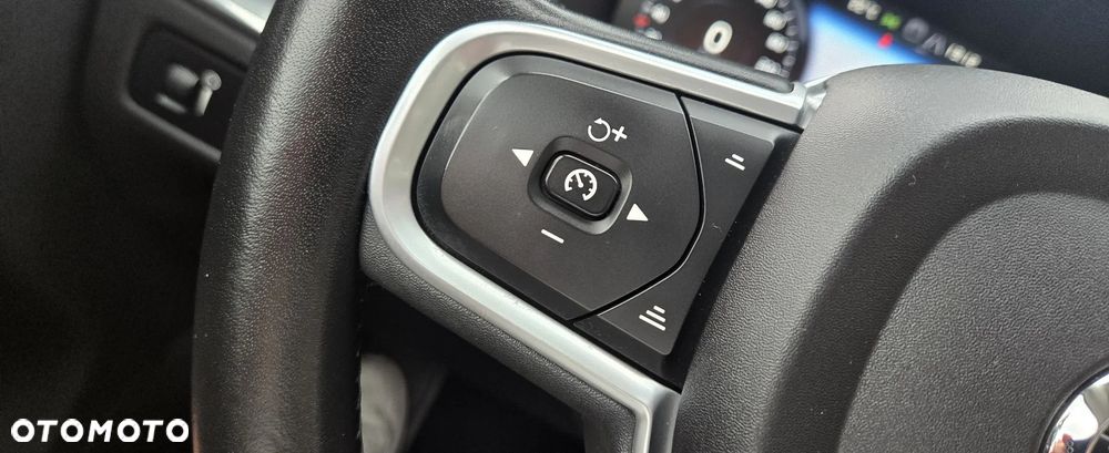 Volvo XC 60 D4 Momentum Pro - 22