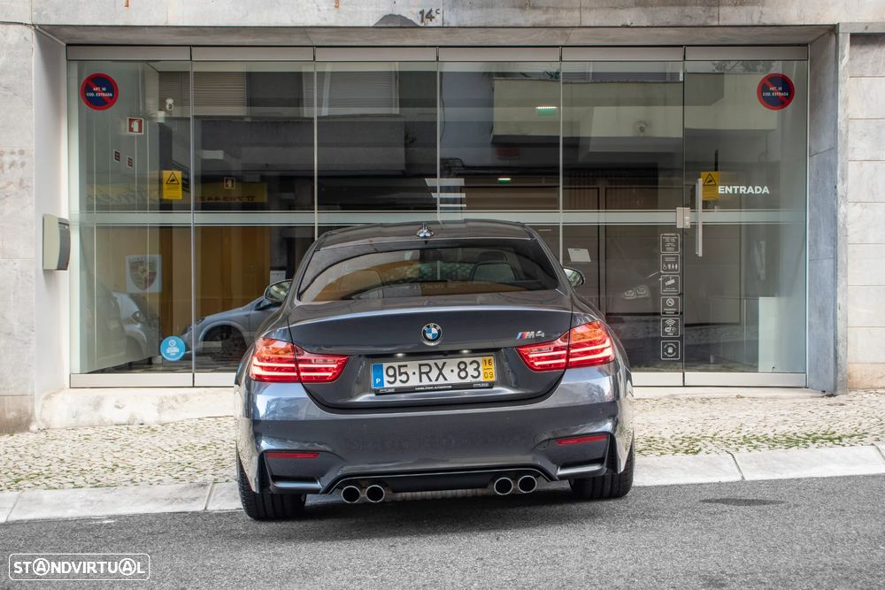 BMW M4 Auto - 34
