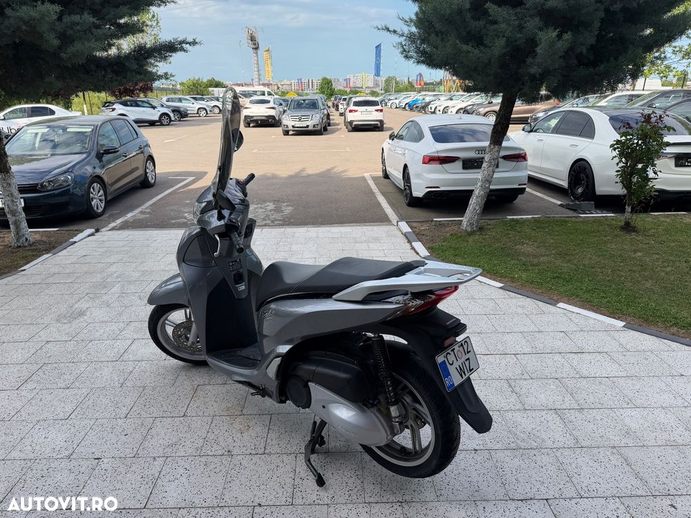 Honda SH 300i - 10