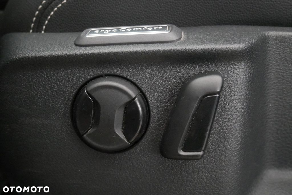 Volkswagen Passat 2.0 TDI Elegance DSG - 30