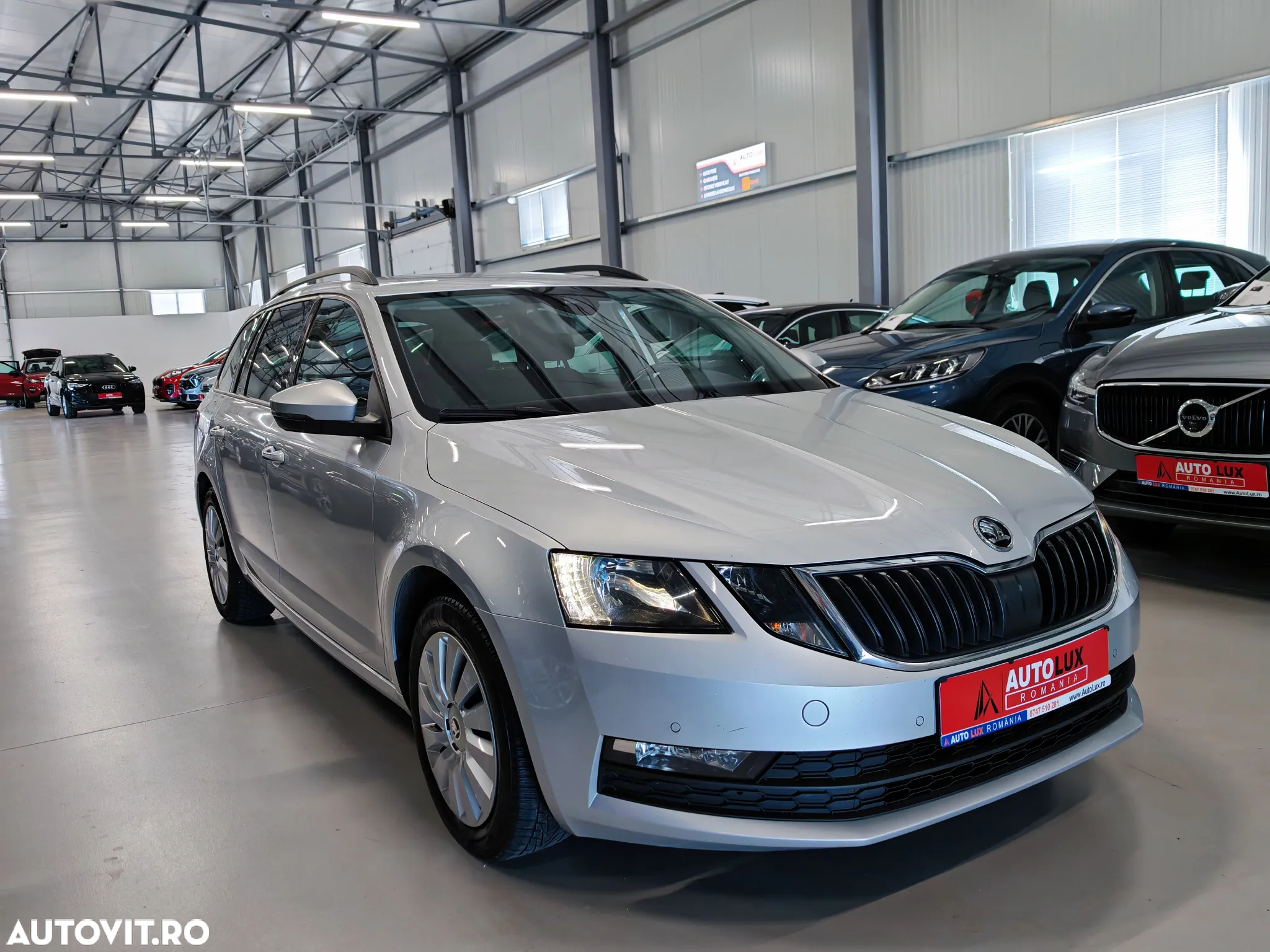 Skoda Octavia Combi Diesel 1.6 TDI DSG Ambition - 2