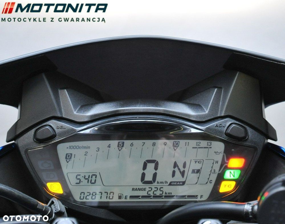 Suzuki GSX - 16