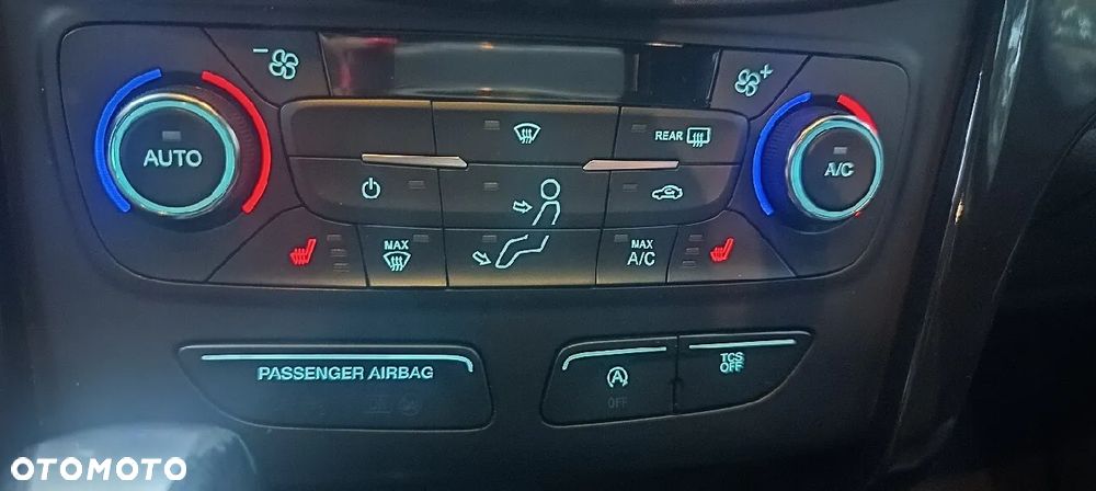 Ford Escape 2.0 EcoBoost AWD Titanium - 9