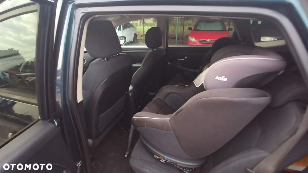 Kia Carens 1.7 CRDi L 7os - 31