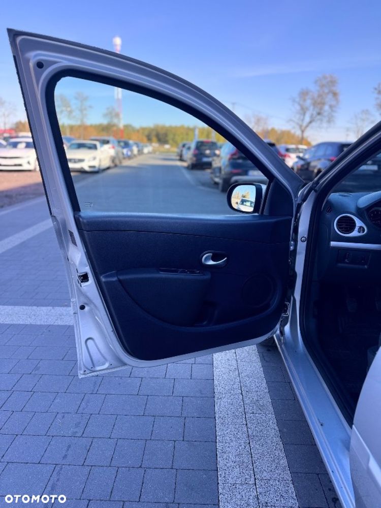 Renault Clio - 11