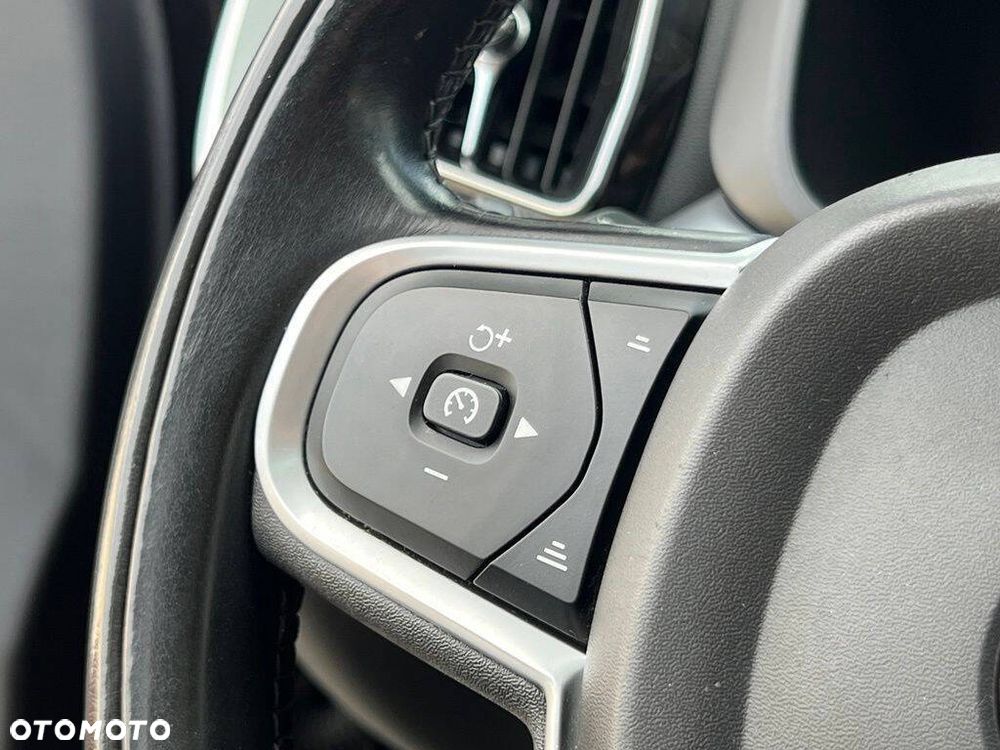 Volvo XC 60 T6 AWD Momentum - 21