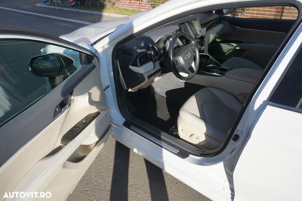 Toyota Camry 2.5 Hybrid Exclusive - 2