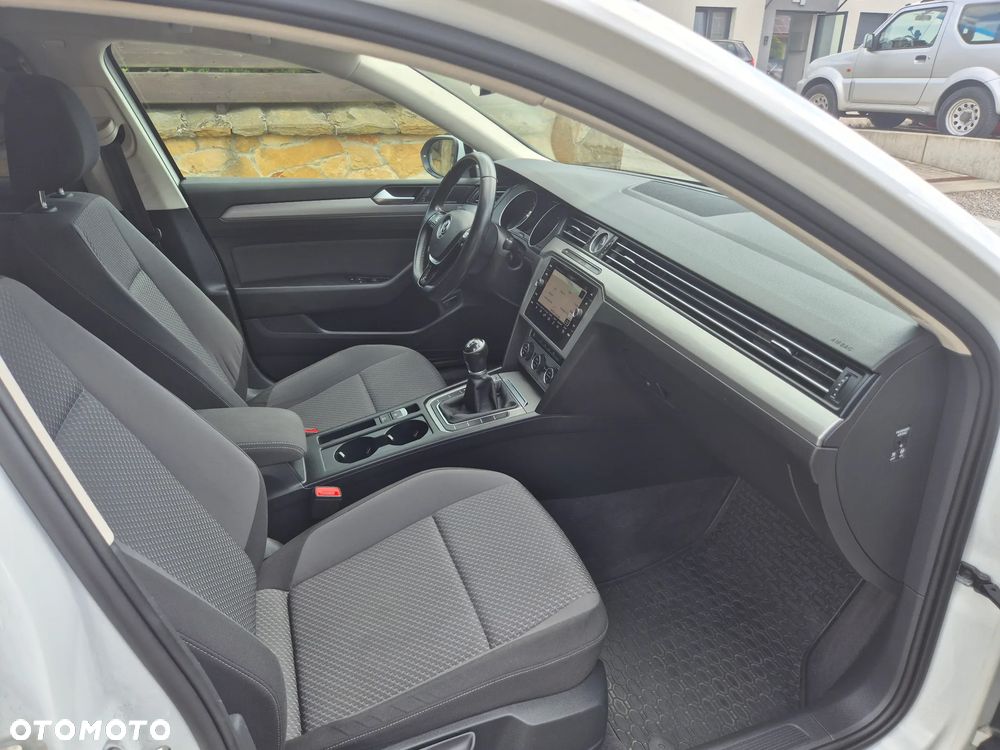 Volkswagen Passat 2.0 TDI SCR Highline - 12