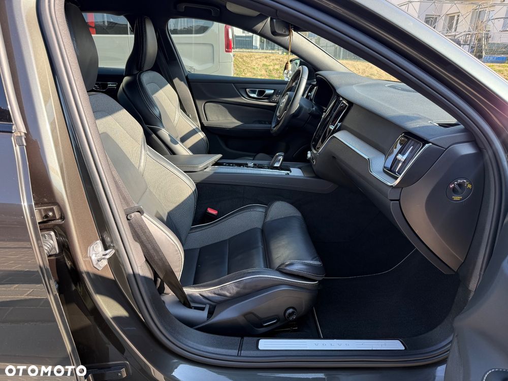 Volvo S60 B4 B R-Design - 19