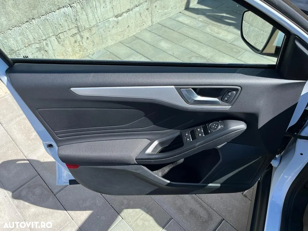 Ford Focus 2.0 EcoBlue Start-Stopp-System Aut. TITANIUM X - 9