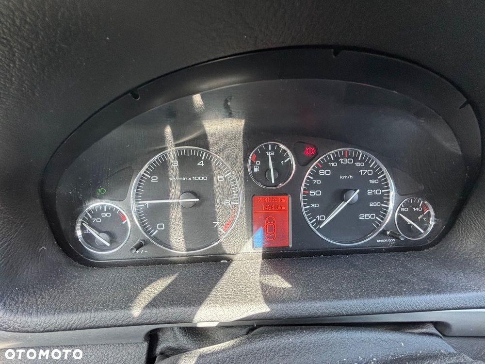 Peugeot 407 - 4