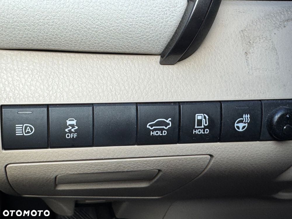 Toyota Camry 2.5 Hybrid Executive CVT - 28