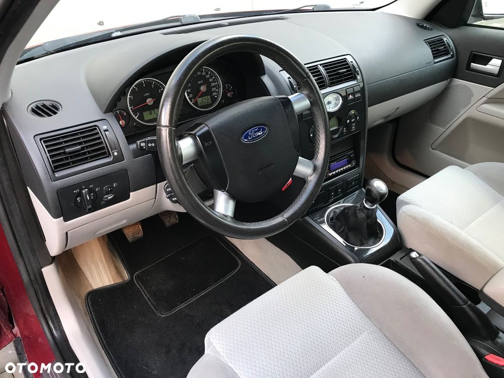 Ford Mondeo 1.8 Ghia - 13