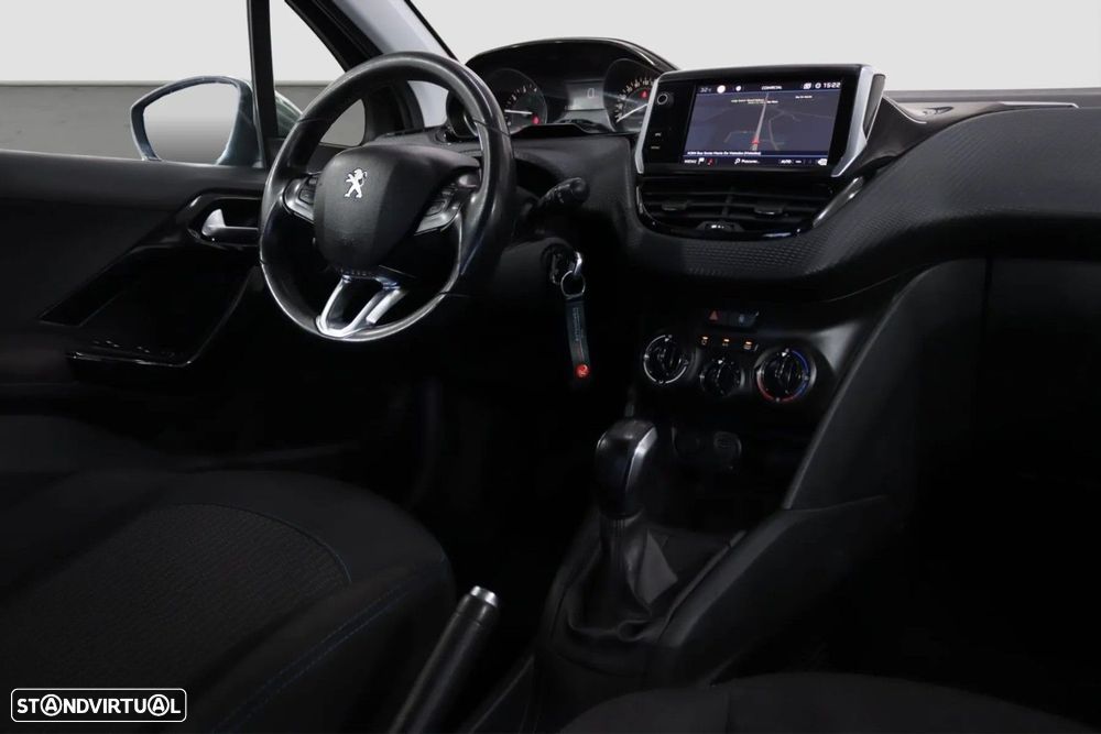 Peugeot 208 1.2 PureTech Signature - 6
