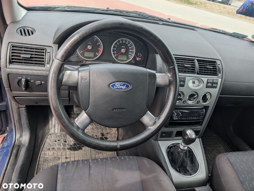 Ford Mondeo 1.8 Ambiente - 11