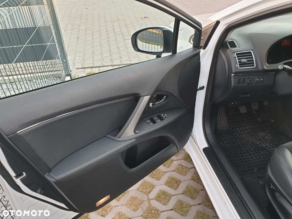 Toyota Avensis 2.0 D-4D Style - 8