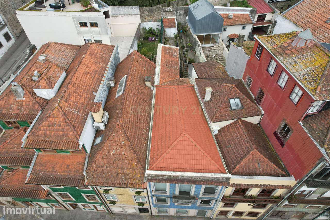 Prédio no Coração do Porto - Grande imagem: 2/35