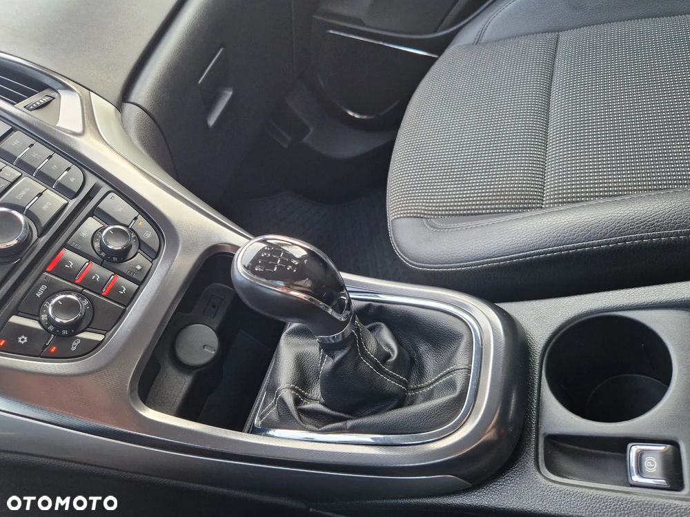 Opel Astra 1.4 T Cosmo EU6 - 34