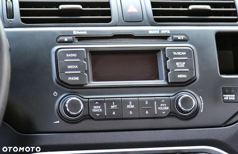 Kia Rio 1.2 L - 21
