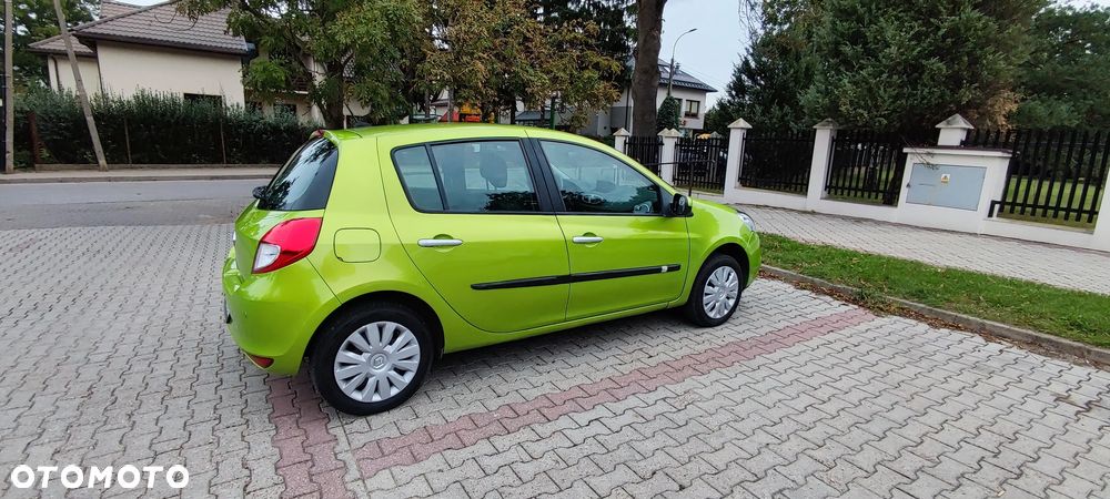 Renault Clio 1.2 16V Authentique - 16