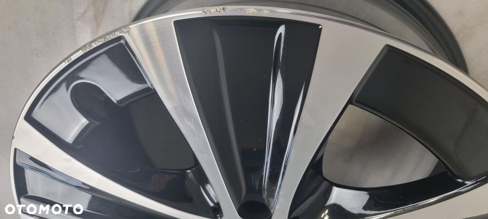 FELGA MERCEDES E-KLASA W213 8X18 5X112 ET43 66,6 A2134013700 - 4