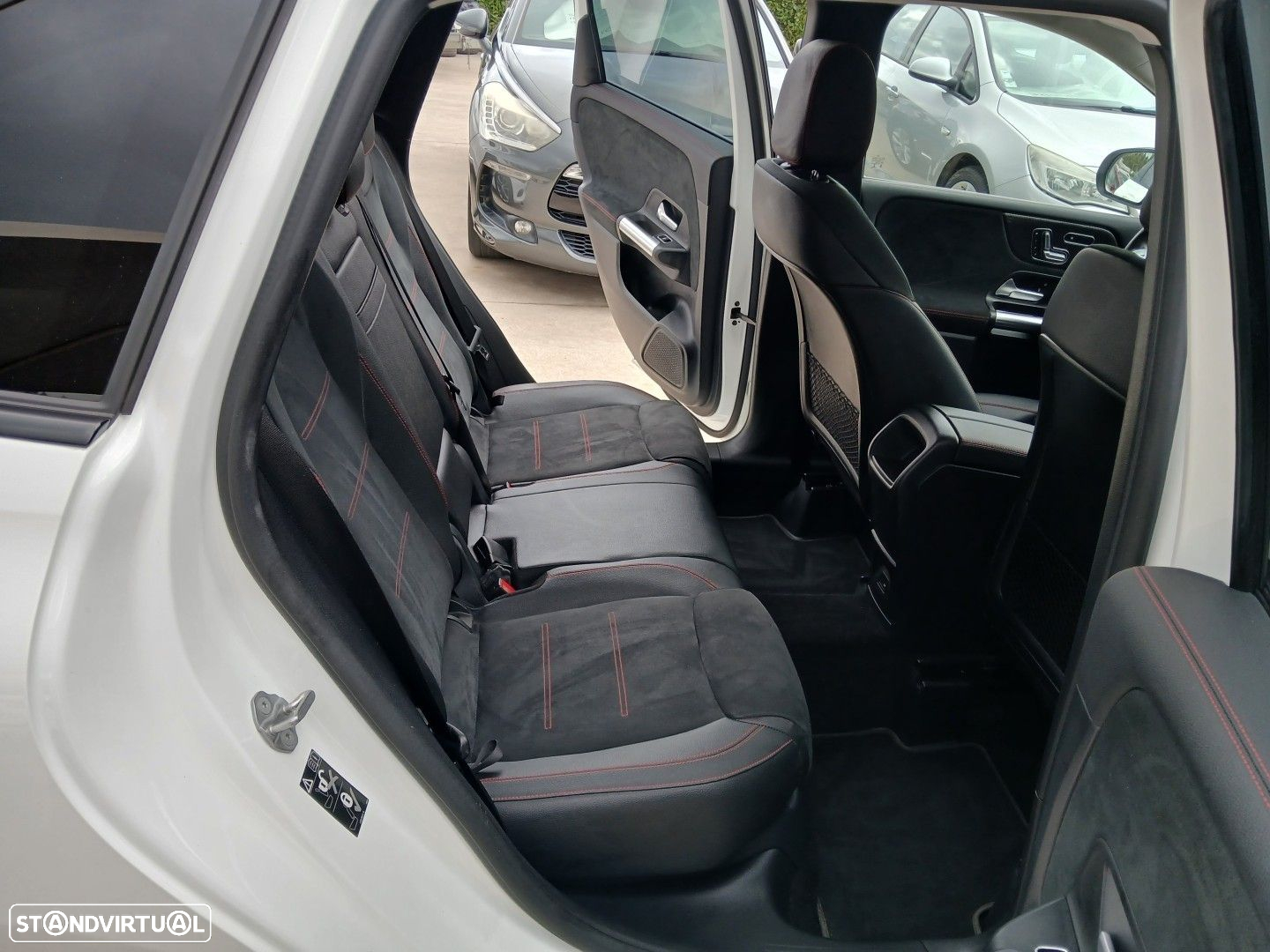 Mercedes-Benz B 250 e AMG Line - 12