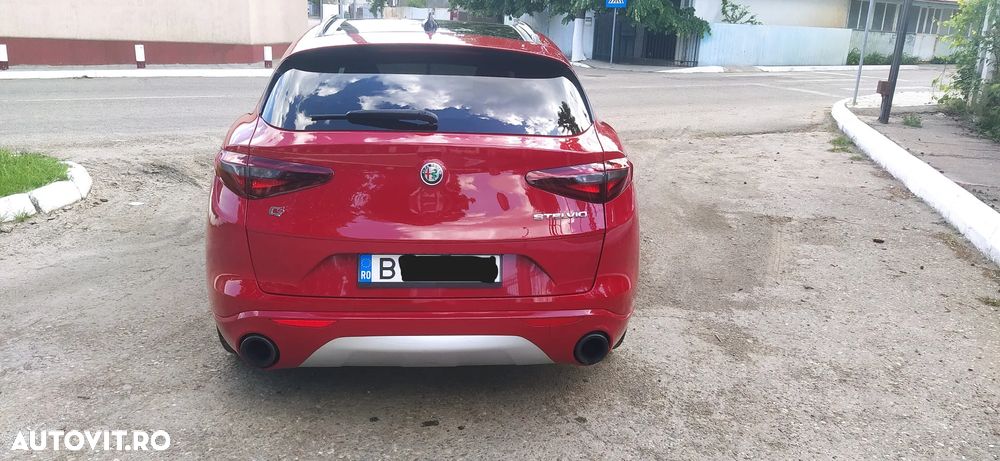 Alfa Romeo Stelvio 2.0 Turbo 16V AT8-Q4 Ti - 12