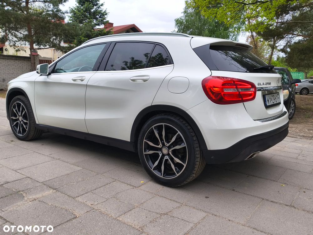 Mercedes-Benz GLA 250 4Matic 7G-DCT Activity Edition - 9