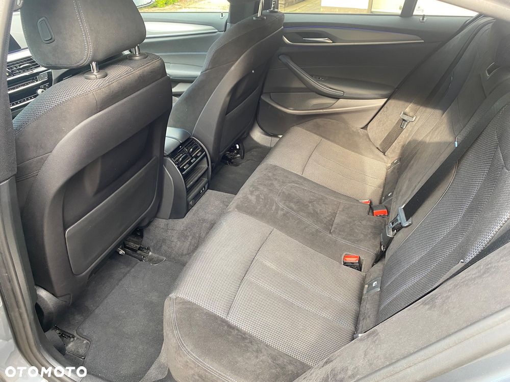 BMW Seria 5 530e iPerformance GPF - 19