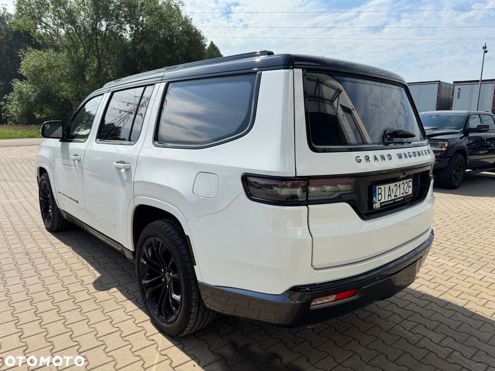 Jeep Grand Wagoneer - 10