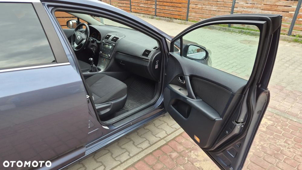 Toyota Avensis - 19