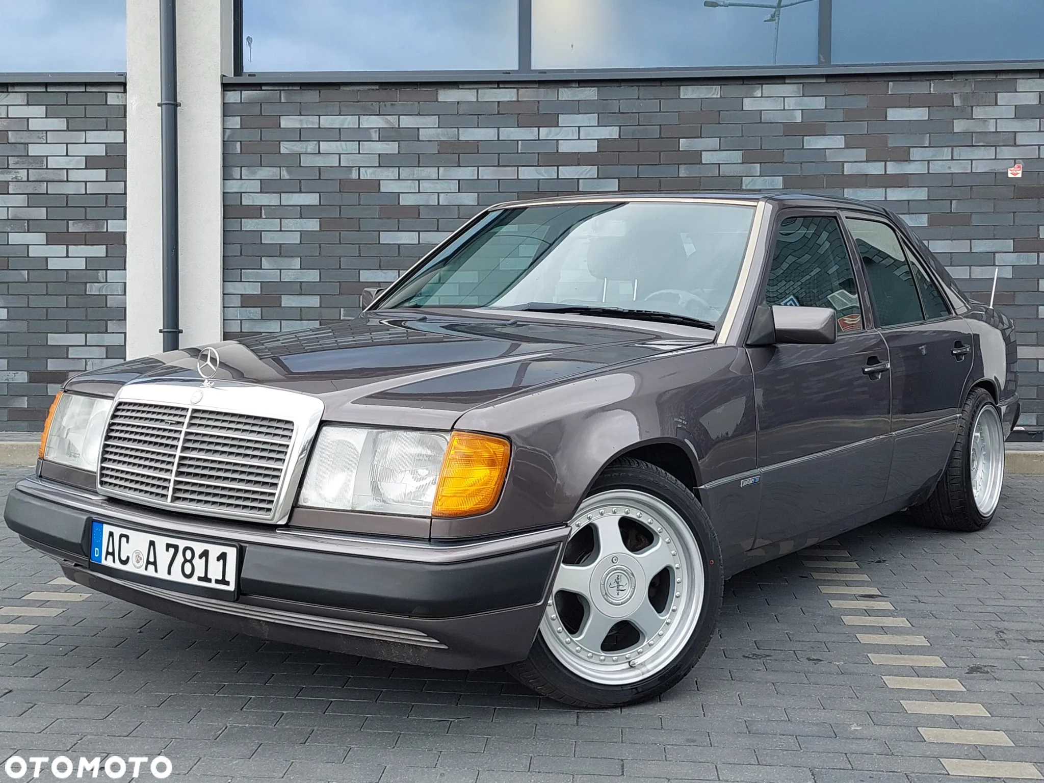 Mercedes-Benz Klasa E 230 - 16