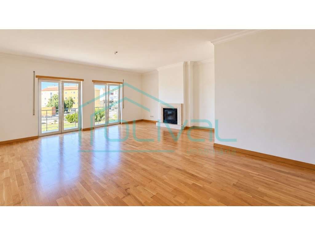 Apartamento T3 em Condomínio Privado com Piscina - Grande imagem: 2/18